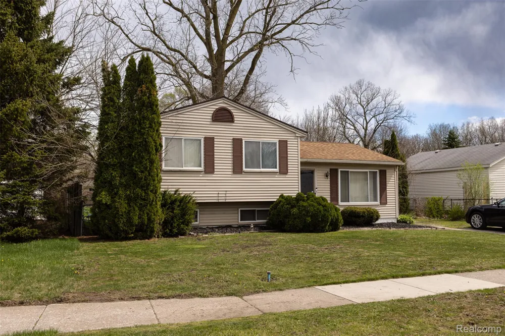 15167 Meadow Street Romulus City, MI 48174