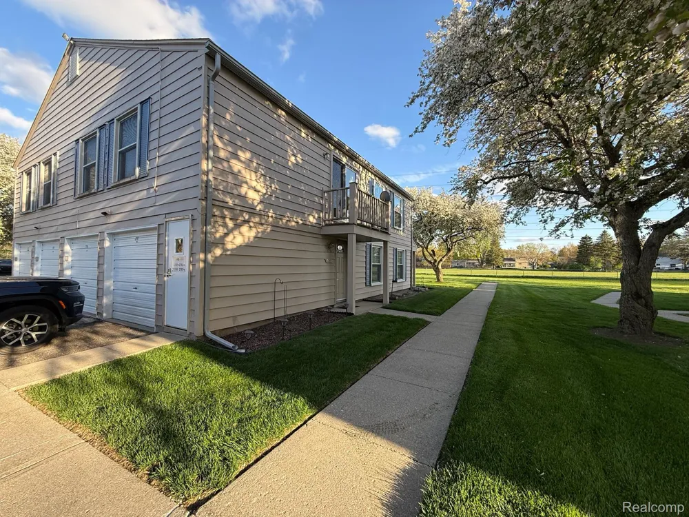 2761 Fox Hollow Court Orion Charter Township, MI 48360