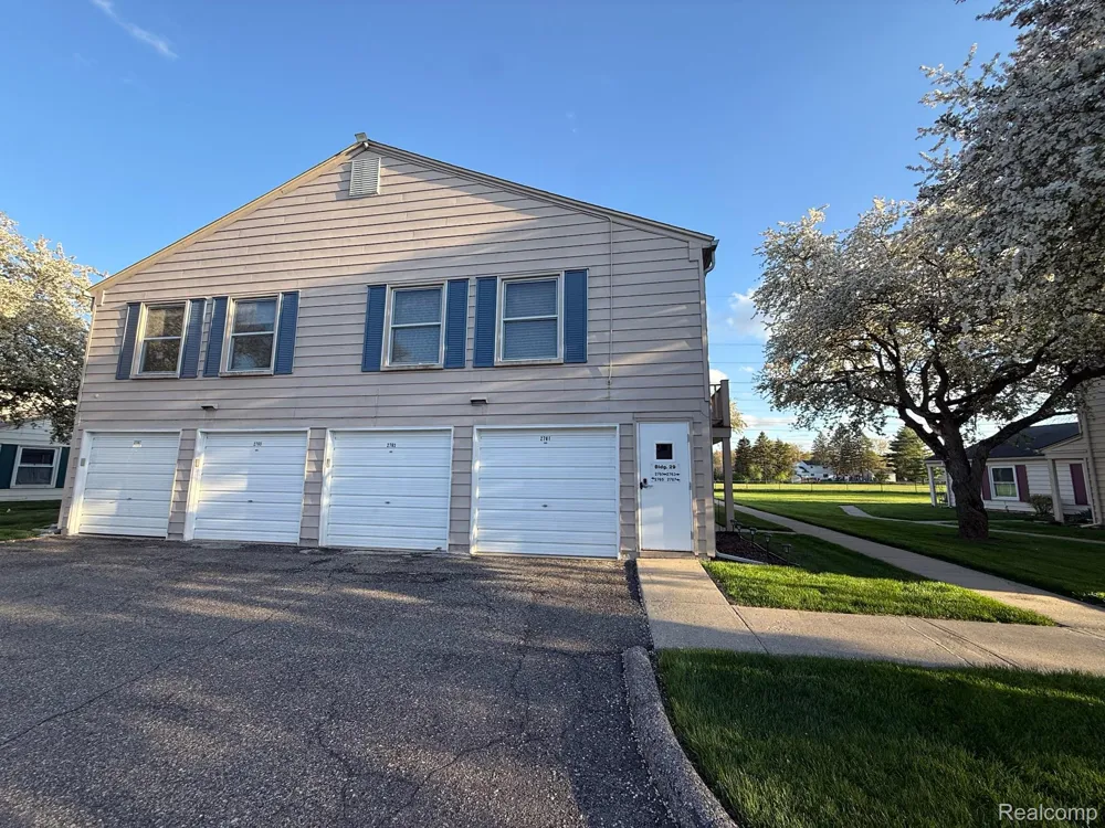 2761 Fox Hollow Court Orion Charter Township, MI 48360