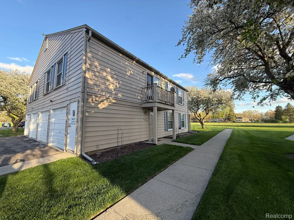 2761 Fox Hollow Court Orion Charter Township, MI 48360