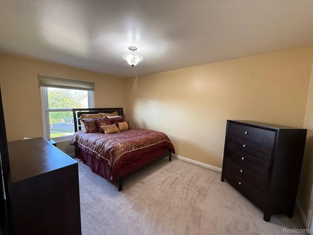 2761 Fox Hollow Court Orion Charter Township, MI 48360