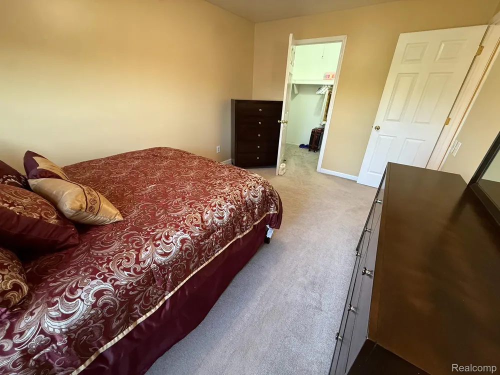 2761 Fox Hollow Court Orion Charter Township, MI 48360