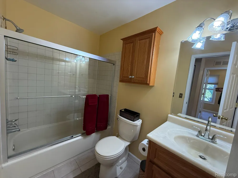 2761 Fox Hollow Court Orion Charter Township, MI 48360