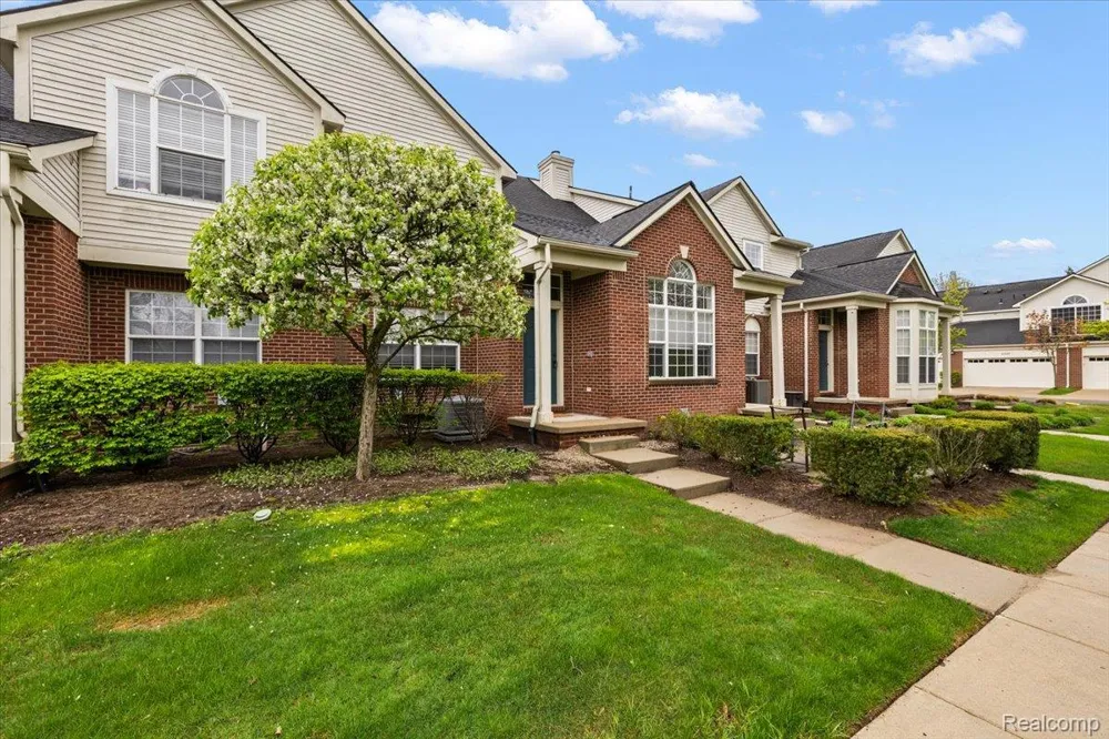 27204 Chantel Drive Walled Lake City, MI 48390