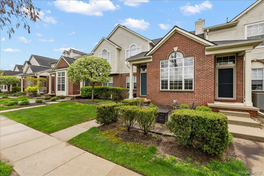27204 Chantel Drive Walled Lake City, MI 48390