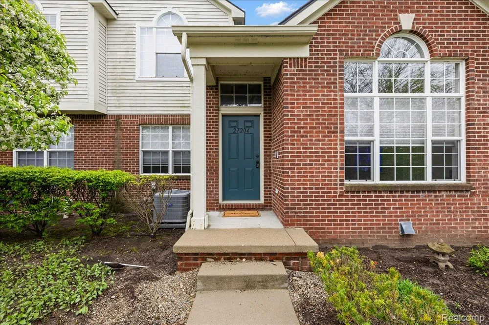 27204 Chantel Drive Walled Lake City, MI 48390