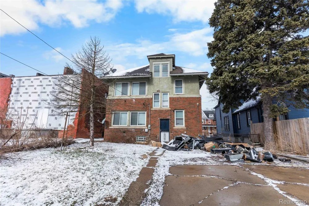 681 Clairmount Street Detroit City, MI 48202