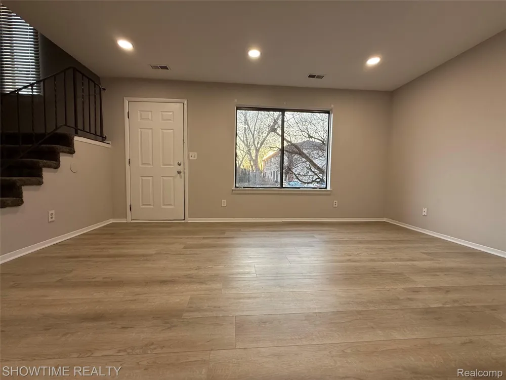 40860 HIGHPOINTE DRIVE Clinton Charter Township, MI 48038