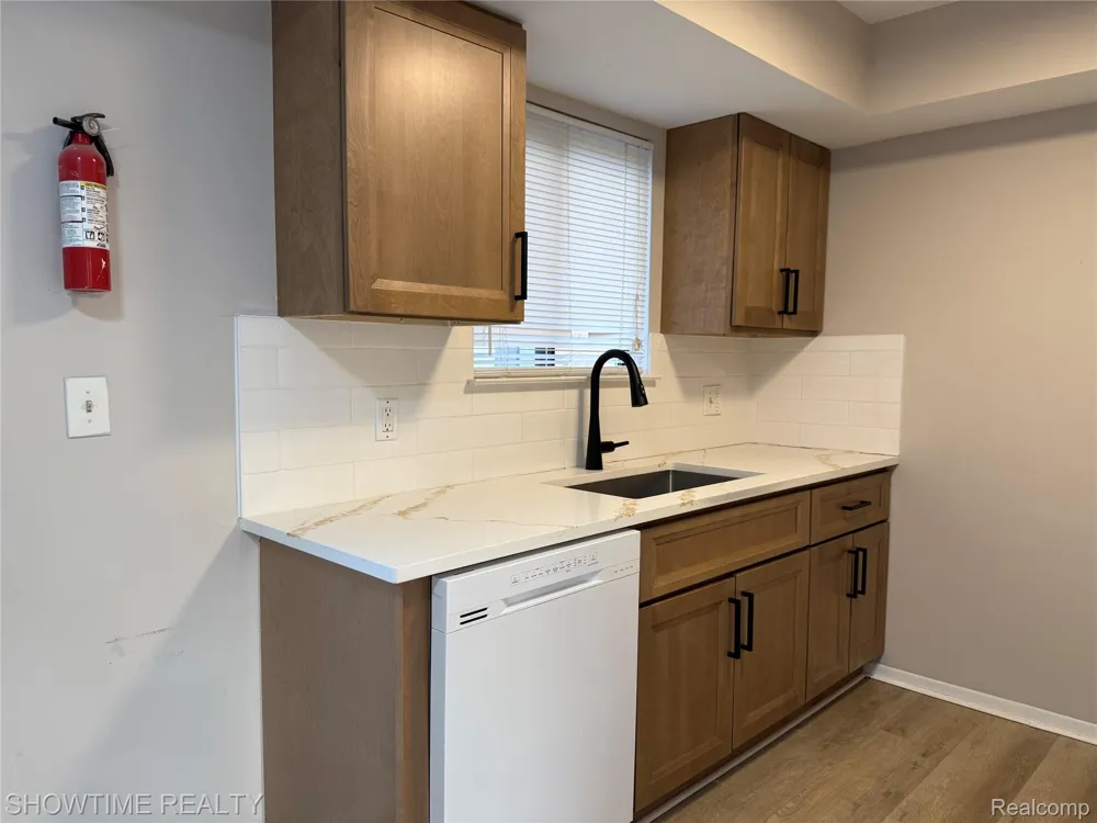 40860 HIGHPOINTE DRIVE Clinton Charter Township, MI 48038