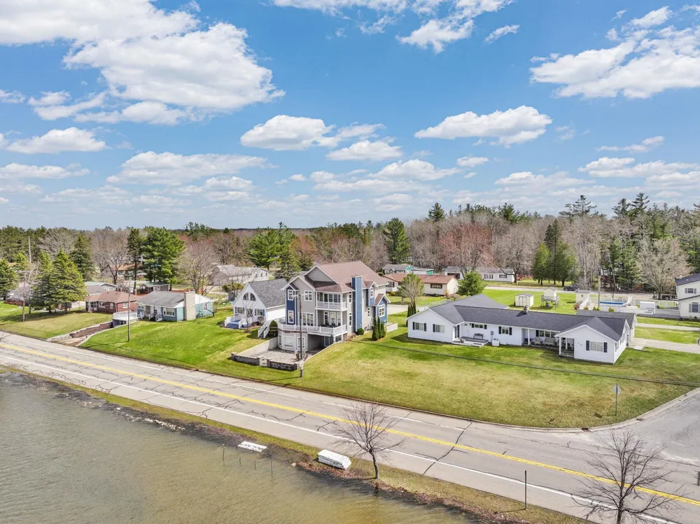 2121 Sunnyside Drive Cadillac City, MI 49601