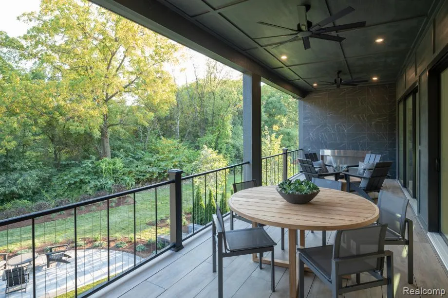 138 Maple Leaf Lane Ann Arbor Charter Township, MI 48105