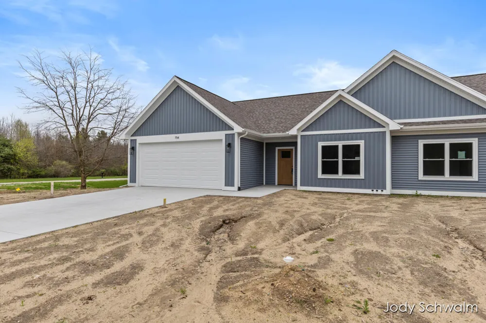 754 Noble Drive Belding City, MI 48809