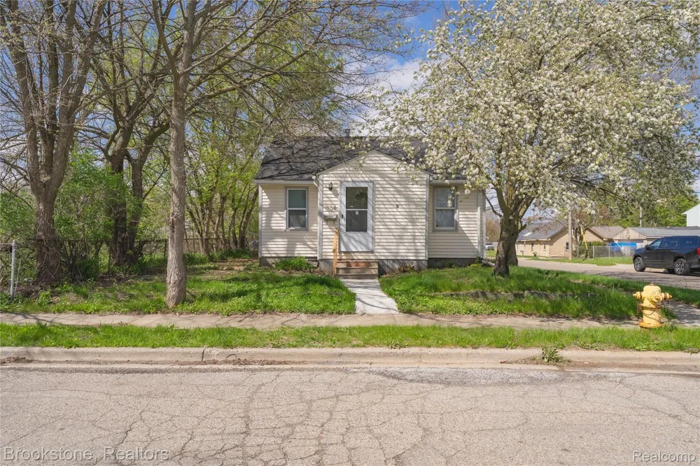 524 Luther Avenue Pontiac City, MI 48341