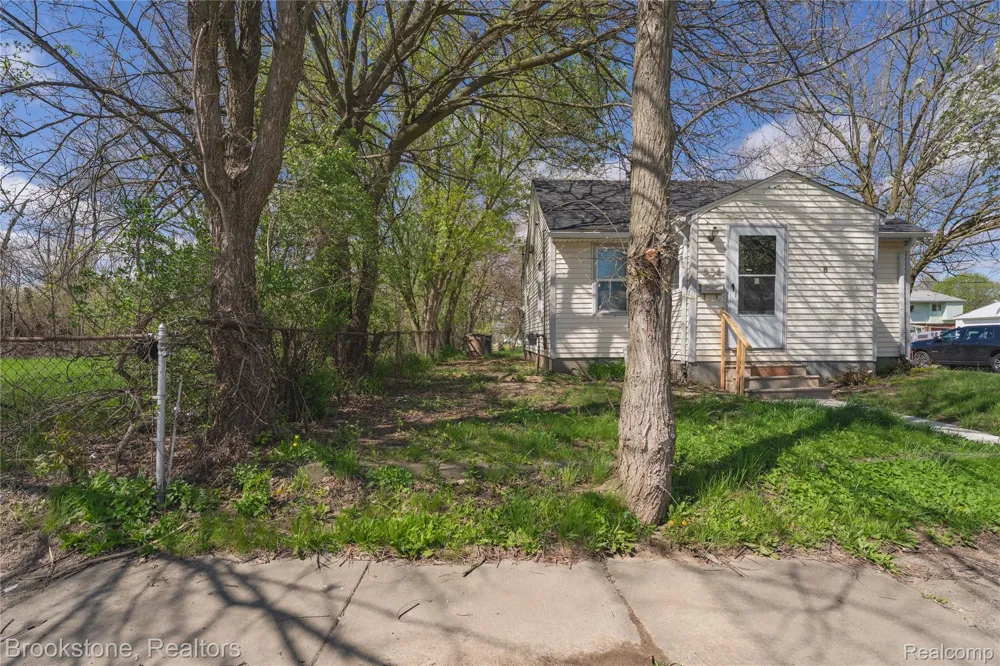 524 Luther Avenue Pontiac City, MI 48341
