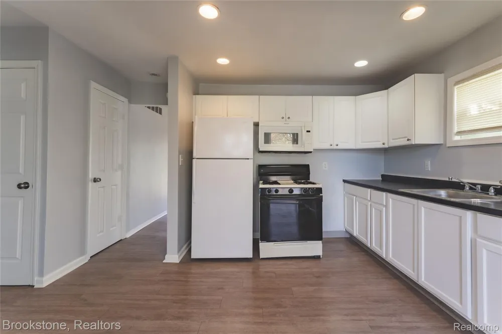 524 Luther Avenue Pontiac City, MI 48341