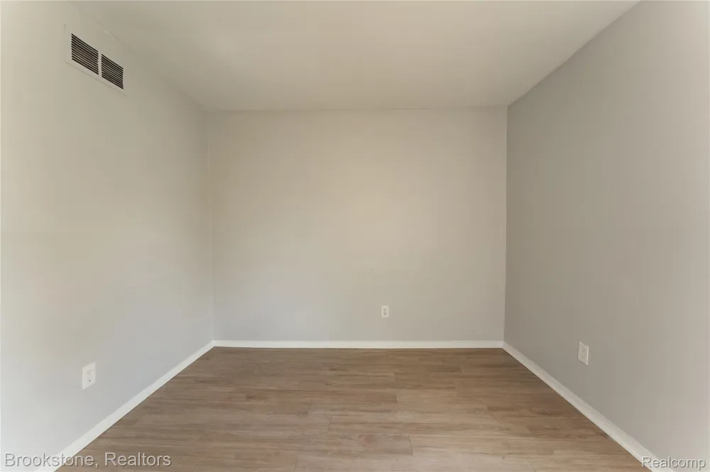 524 Luther Avenue Pontiac City, MI 48341