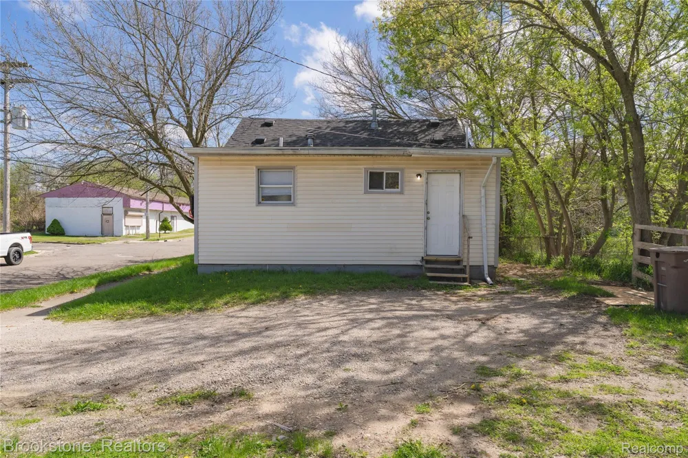 524 Luther Avenue Pontiac City, MI 48341