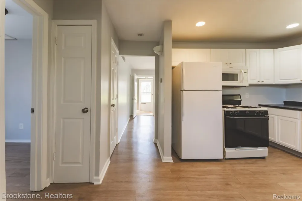 524 Luther Avenue Pontiac City, MI 48341