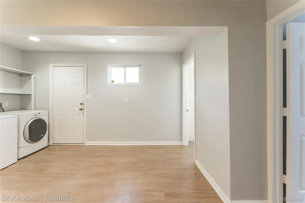 524 Luther Avenue Pontiac City, MI 48341