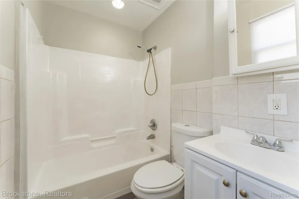524 Luther Avenue Pontiac City, MI 48341