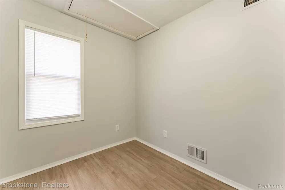 524 Luther Avenue Pontiac City, MI 48341