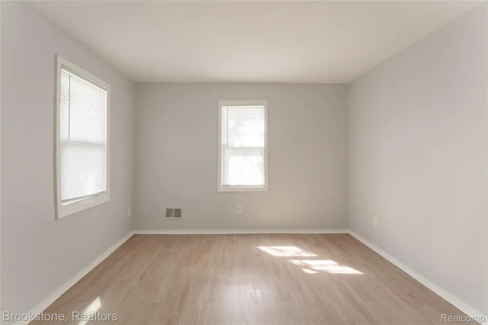 524 Luther Avenue Pontiac City, MI 48341
