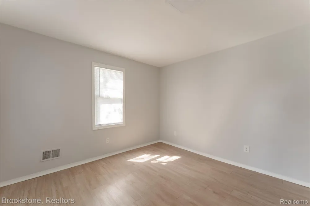 524 Luther Avenue Pontiac City, MI 48341
