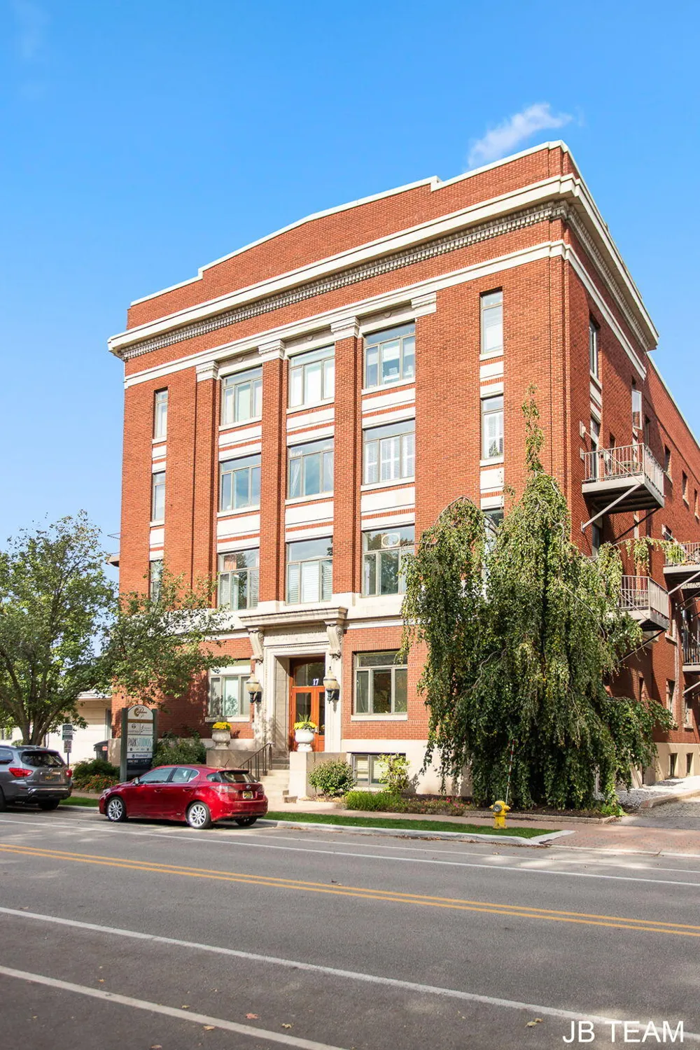 17 W 10th Street #220 Holland City, MI 49423
