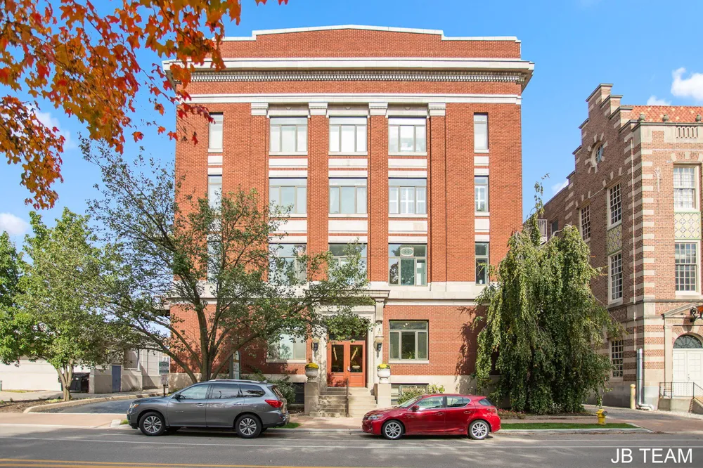 17 W 10th Street #220 Holland City, MI 49423