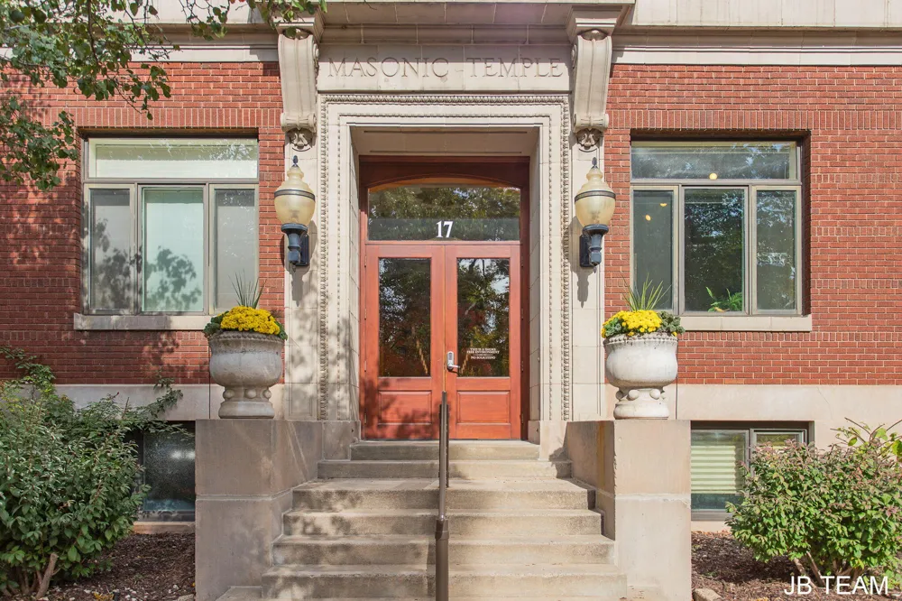 17 W 10th Street #220 Holland City, MI 49423