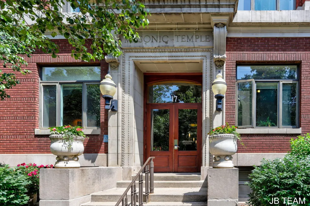 17 W 10th Street #220 Holland City, MI 49423