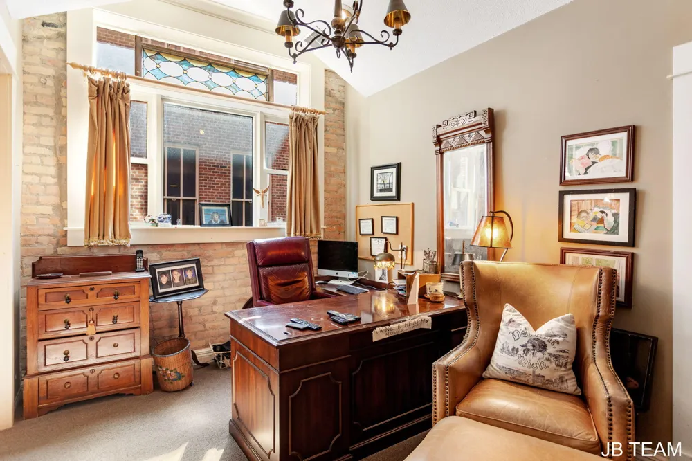 17 W 10th Street #220 Holland City, MI 49423