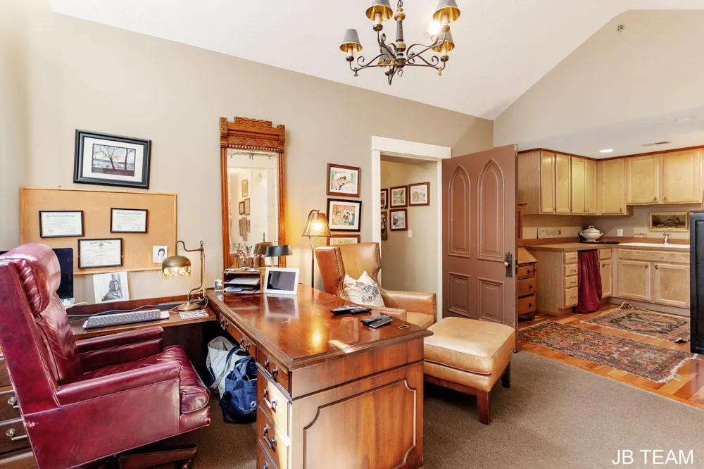 17 W 10th Street #220 Holland City, MI 49423