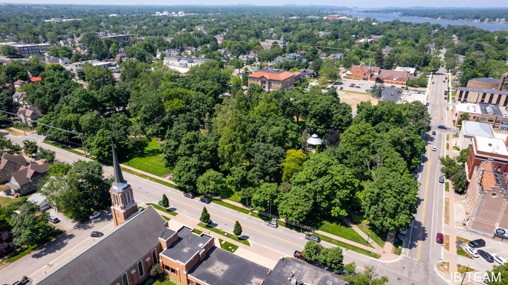 17 W 10th Street #220 Holland City, MI 49423