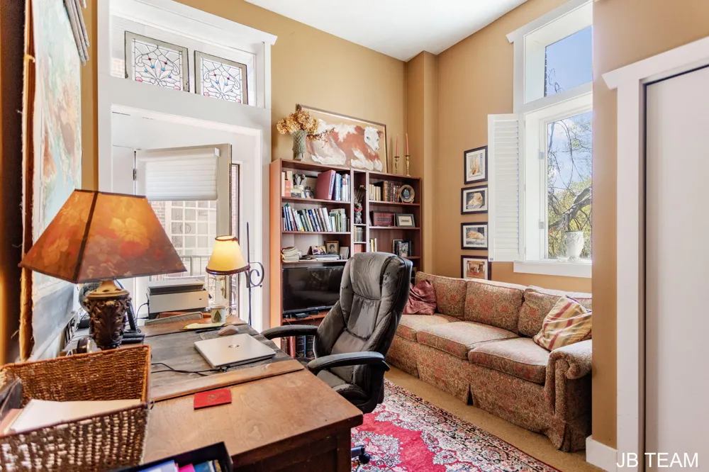 17 W 10th Street #220 Holland City, MI 49423