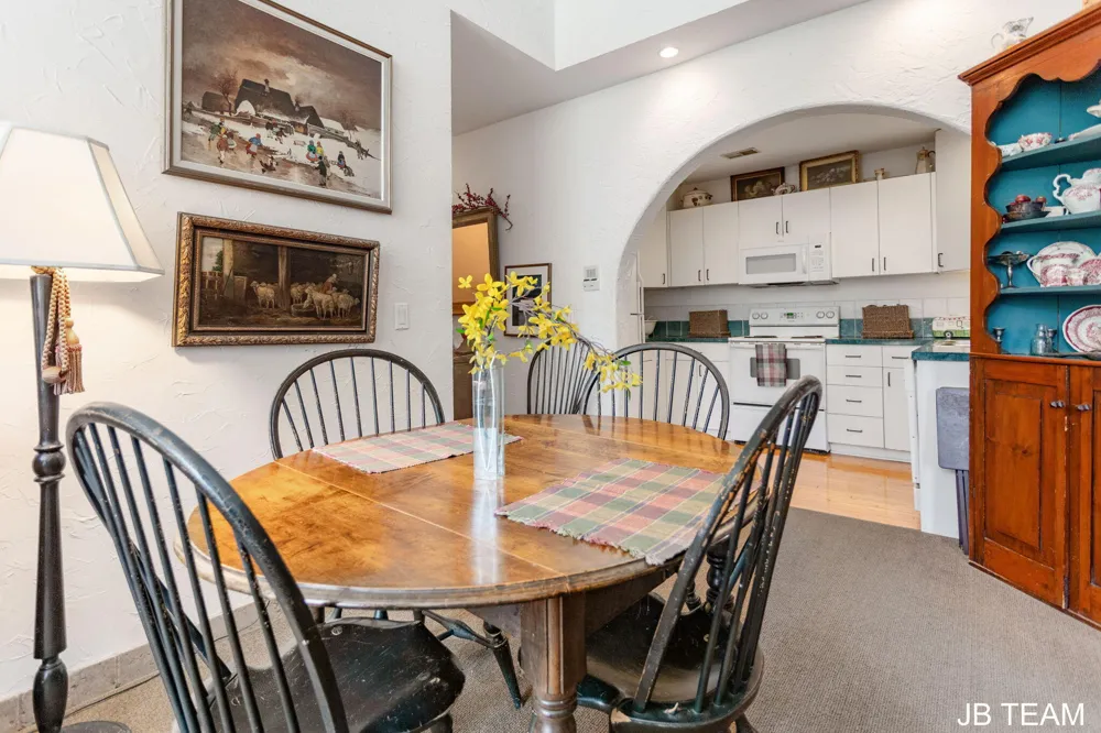 17 W 10th Street #220 Holland City, MI 49423