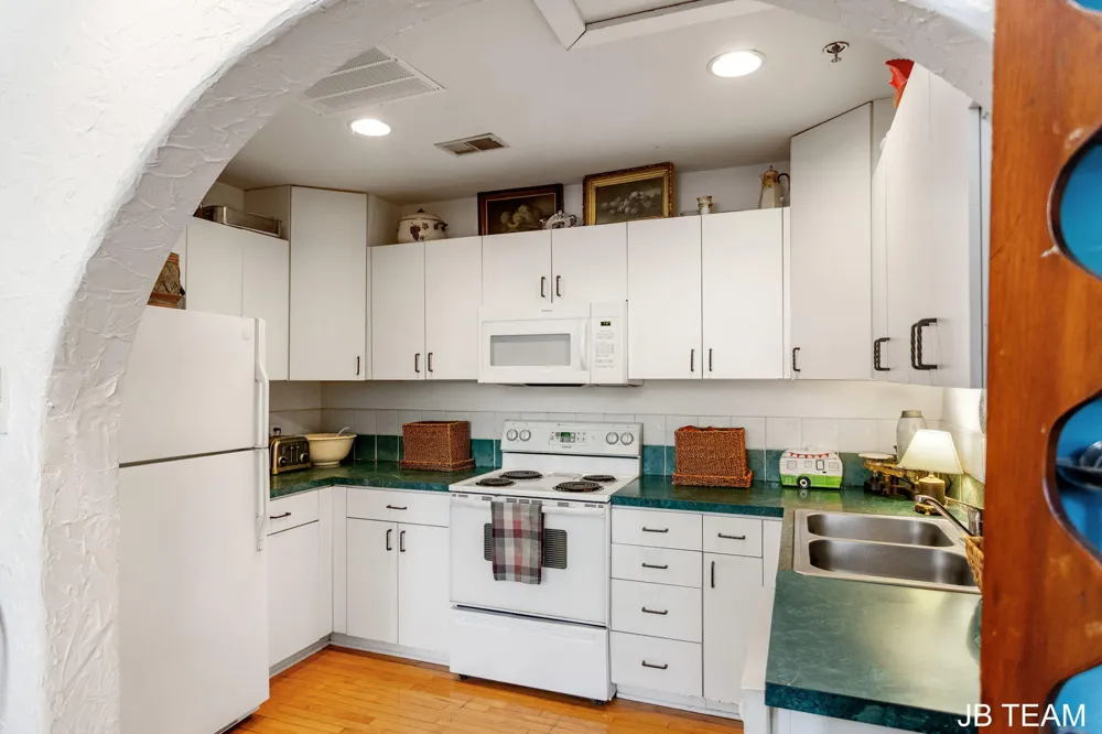 17 W 10th Street #220 Holland City, MI 49423