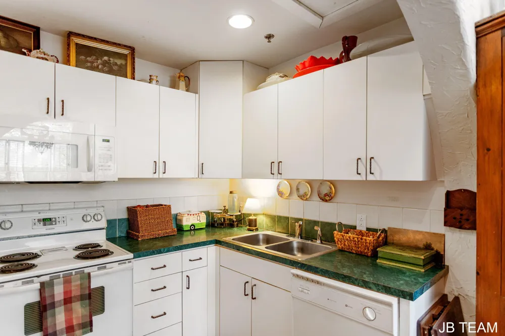 17 W 10th Street #220 Holland City, MI 49423
