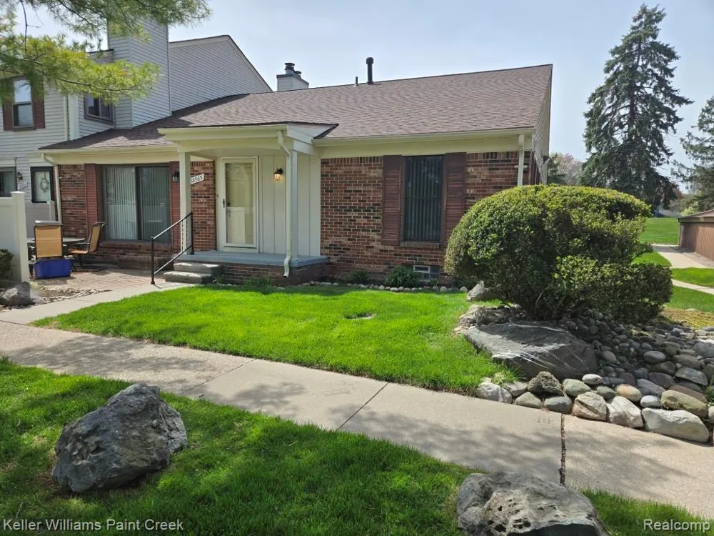38565 Golfview Drive W Clinton Charter Township, MI 48038