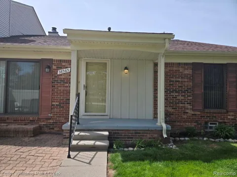 38565 Golfview Drive W