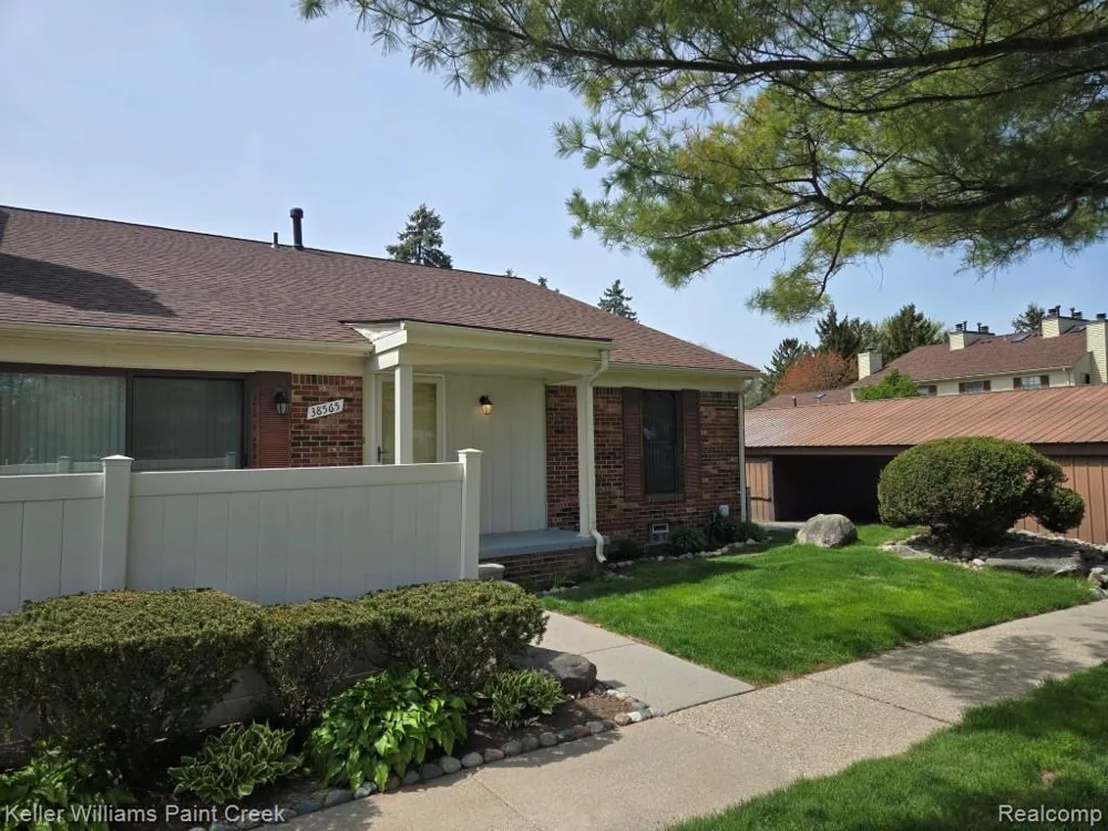 38565 Golfview Drive W Clinton Charter Township, MI 48038