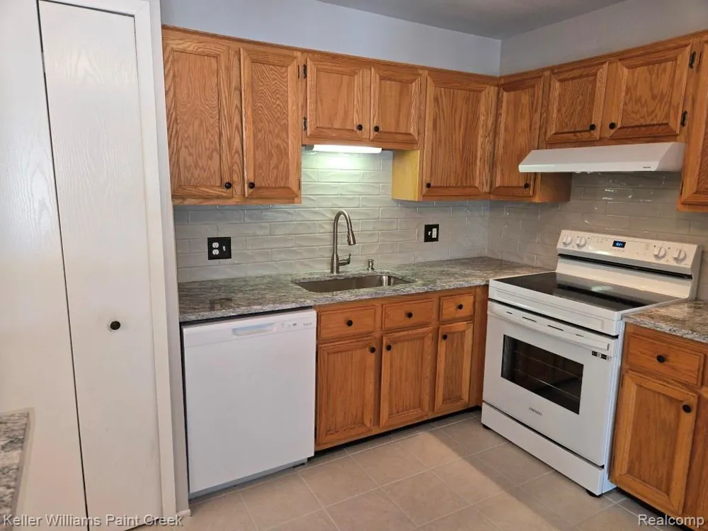 38565 Golfview Drive W Clinton Charter Township, MI 48038