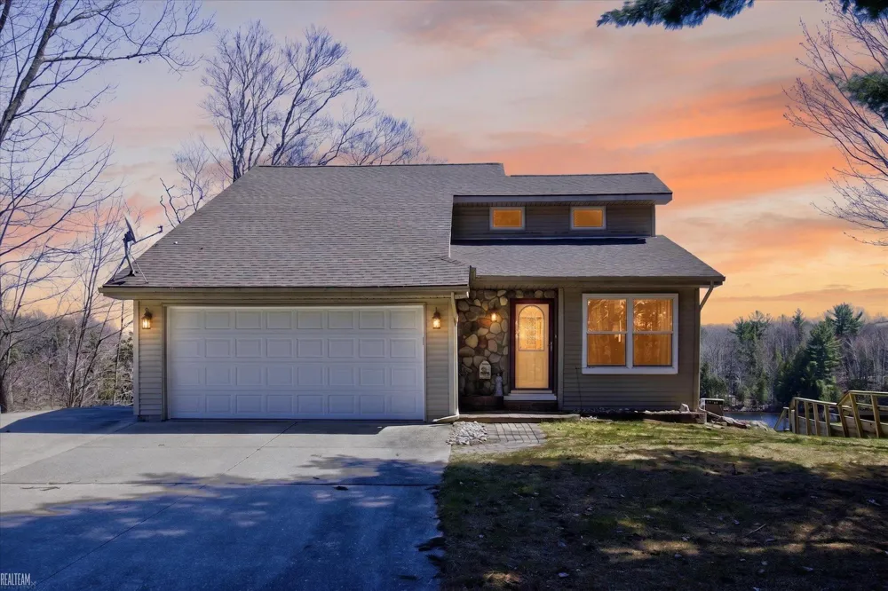 6258 SW Ginafred Shores Drive Springfield Township, MI 49633