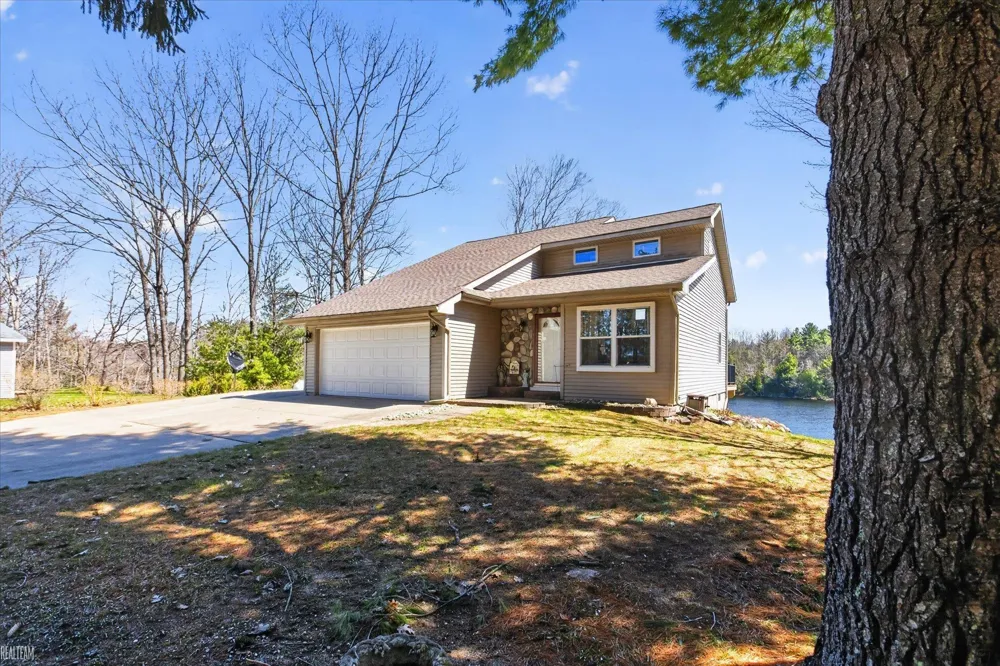 6258 SW Ginafred Shores Drive Springfield Township, MI 49633