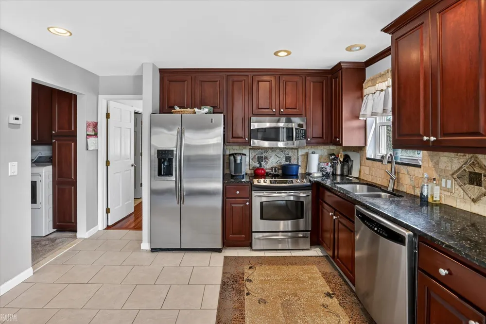 6258 SW Ginafred Shores Drive Springfield Township, MI 49633