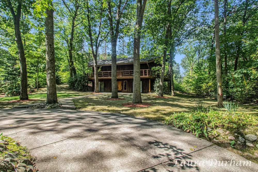 6480 Island Lake Road Laketown Township, MI 49423