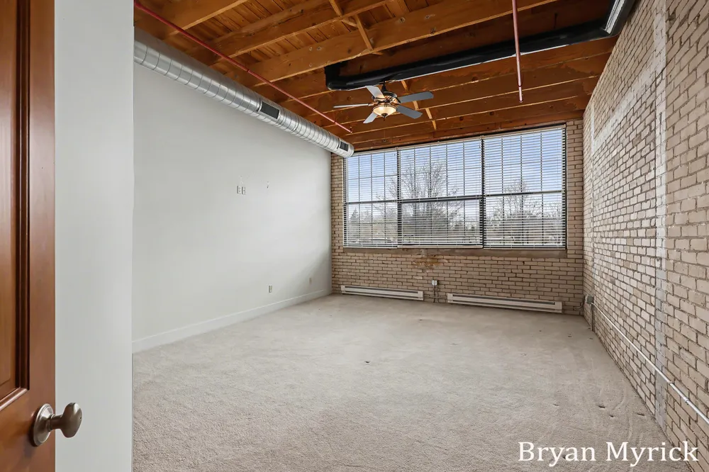 533 Columbia Avenue #107 Holland City, MI 49423