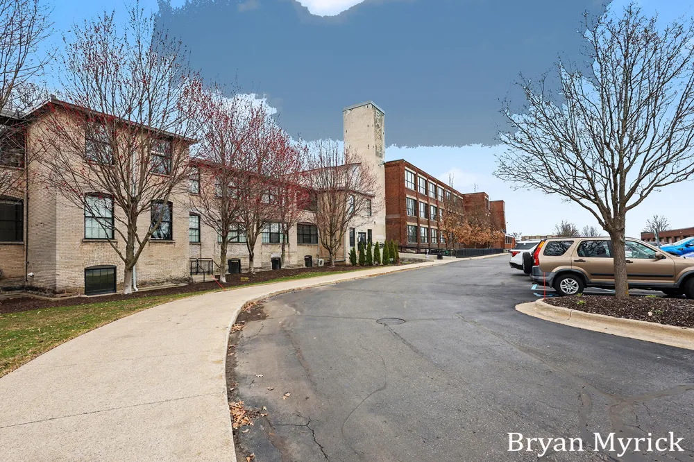 533 Columbia Avenue #107 Holland City, MI 49423