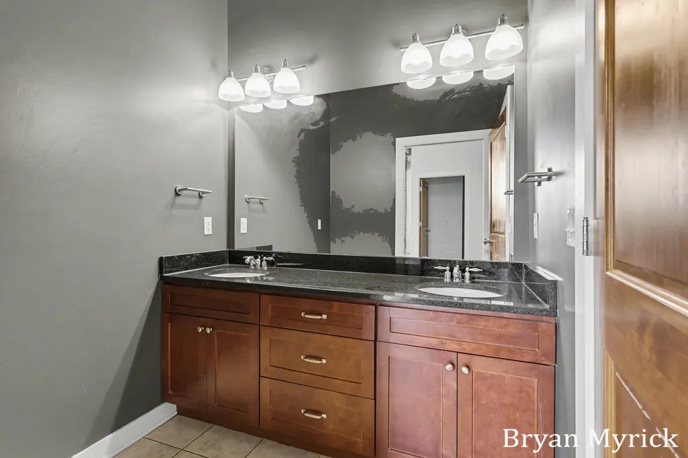 533 Columbia Avenue #107 Holland City, MI 49423