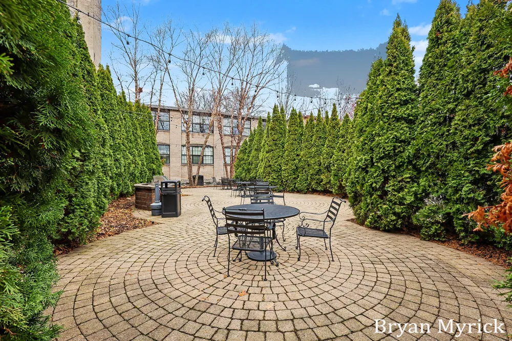 533 Columbia Avenue #107 Holland City, MI 49423
